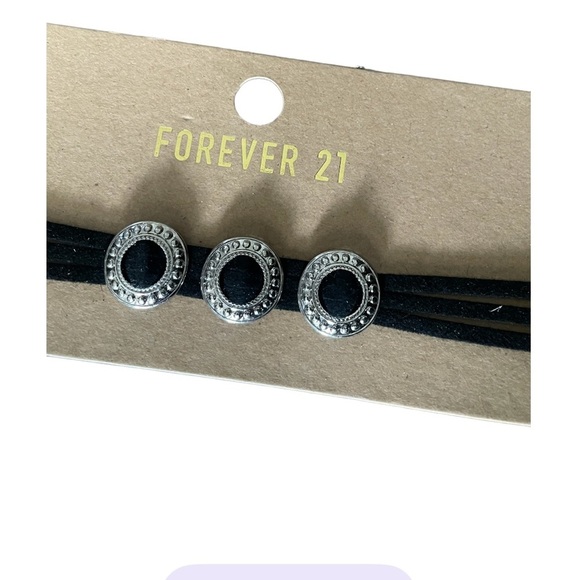 FOREVER 21 woman’s black / silver pendant chocker necklace one size (2 FOR $10) - Picture 2 of 4